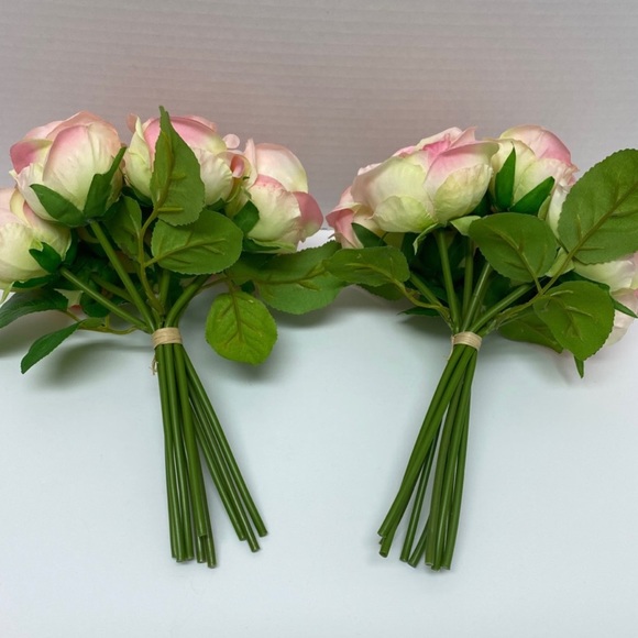 TWO BUNDLES OF ROSES - Picture 3 of 4